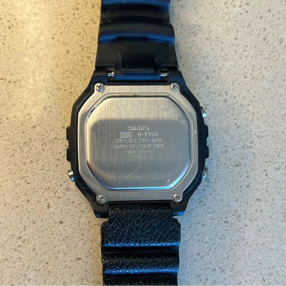 Casio 3224 Digital‎ watch
